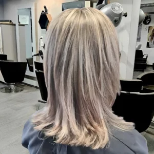 Coloration en blond sur cheveux longs